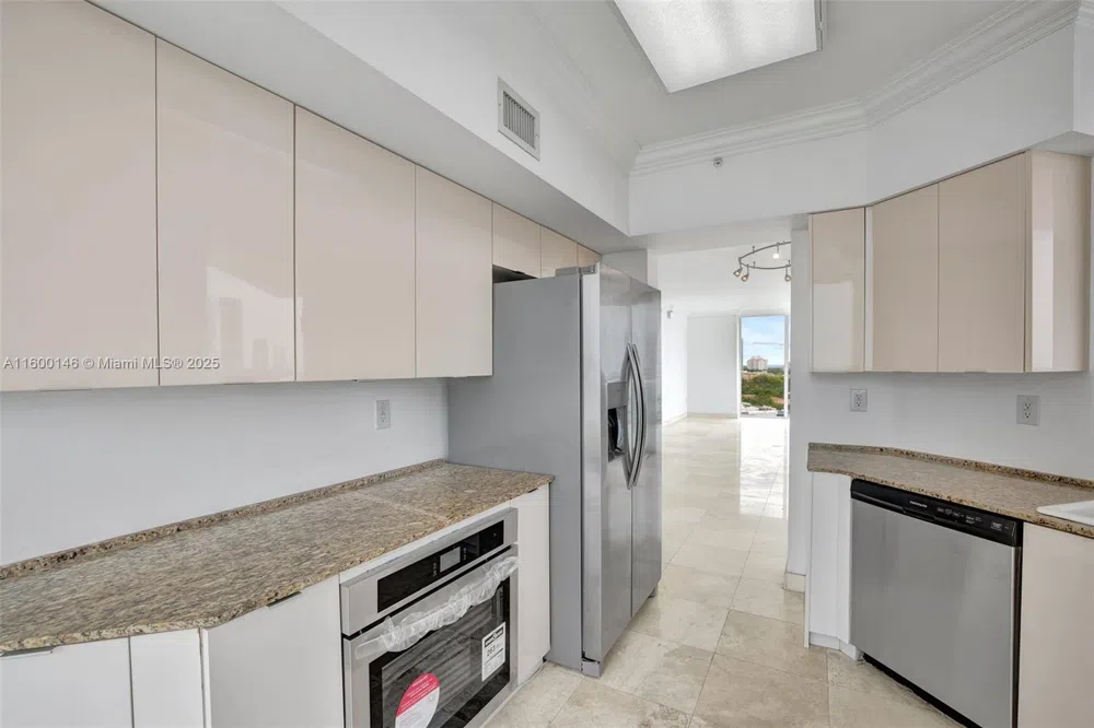 3370 Hidden Bay Dr #1208 Aventura, FL 33180