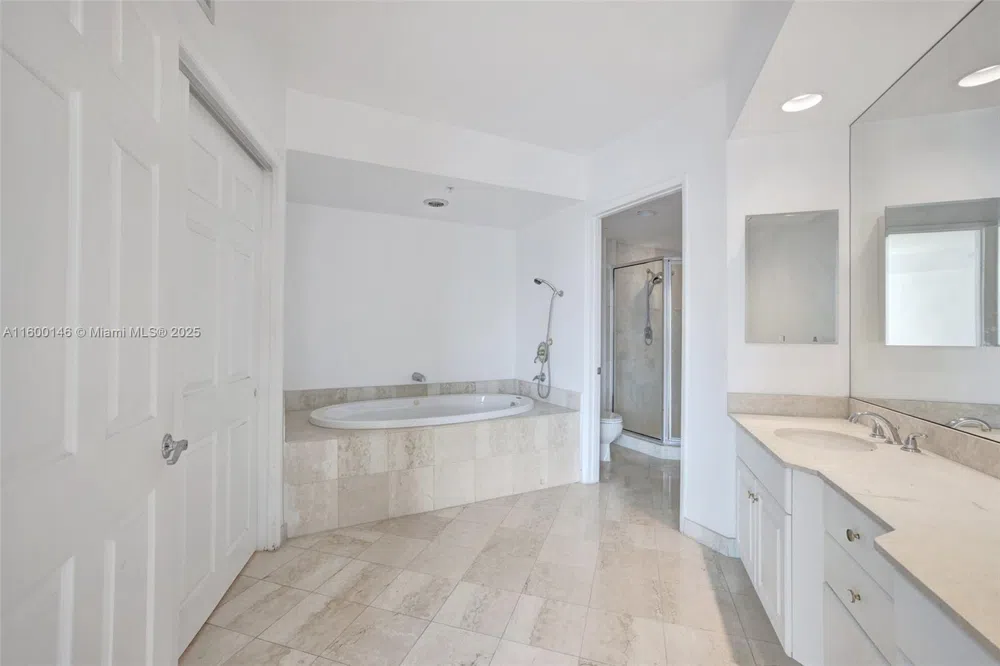 3370 Hidden Bay Dr #1208 Aventura, FL 33180