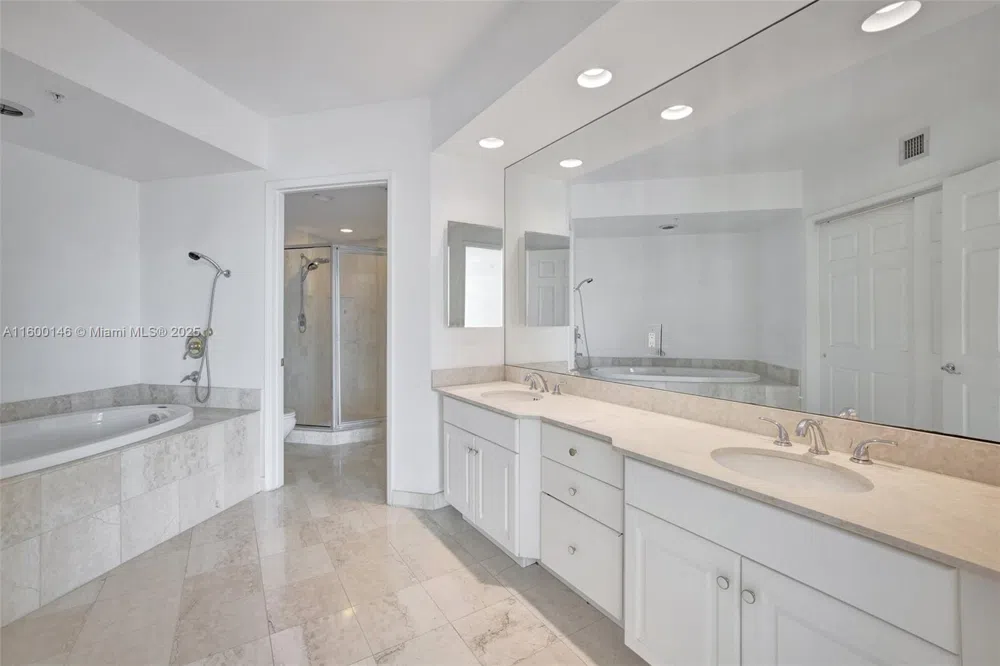 3370 Hidden Bay Dr #1208 Aventura, FL 33180