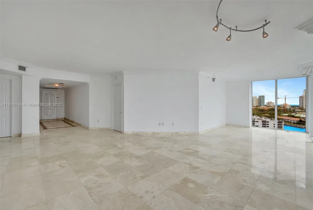 3370 Hidden Bay Dr #1208 Aventura, FL 33180