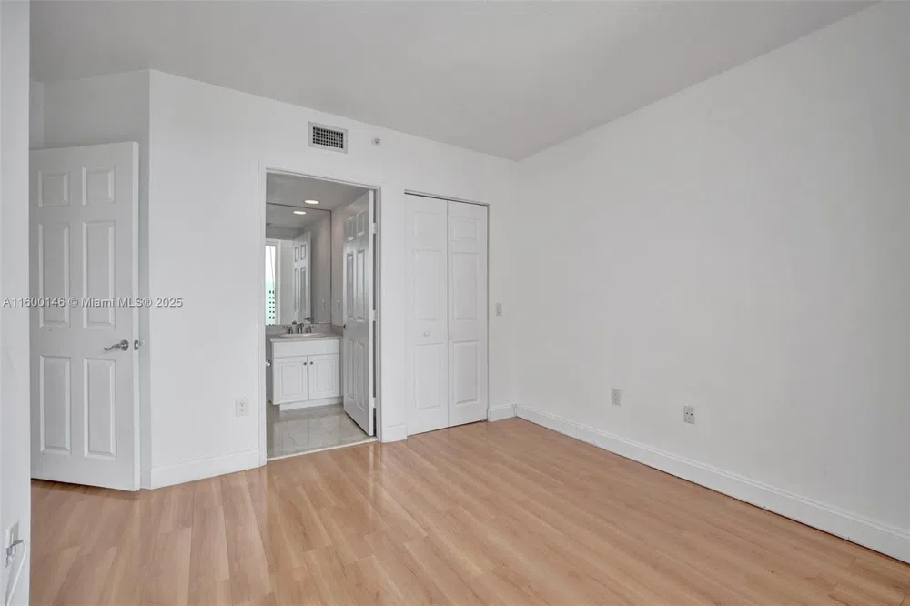 3370 Hidden Bay Dr #1208 Aventura, FL 33180