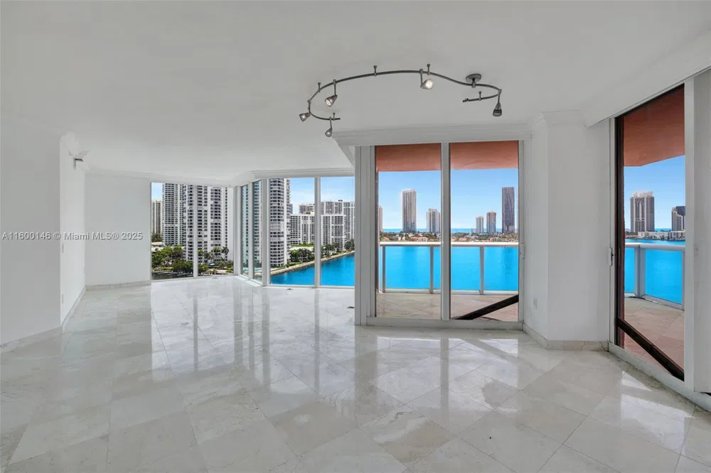 3370 Hidden Bay Dr #1208 Aventura, FL 33180