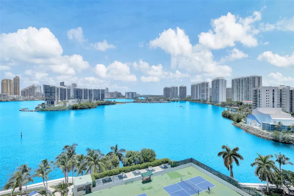 3370 Hidden Bay Dr #1208 Aventura, FL 33180
