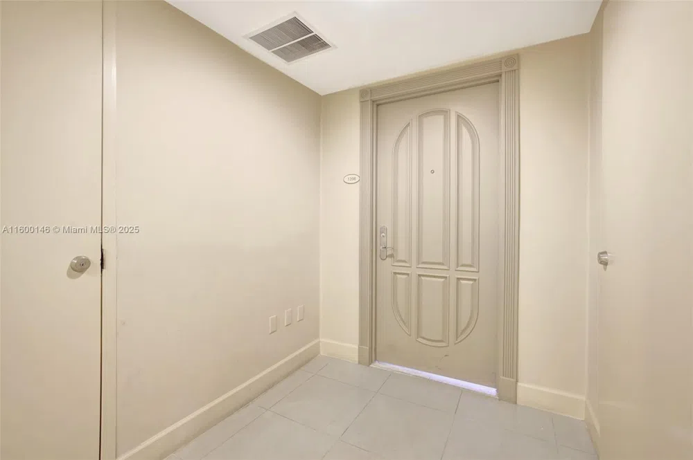 3370 Hidden Bay Dr #1208 Aventura, FL 33180