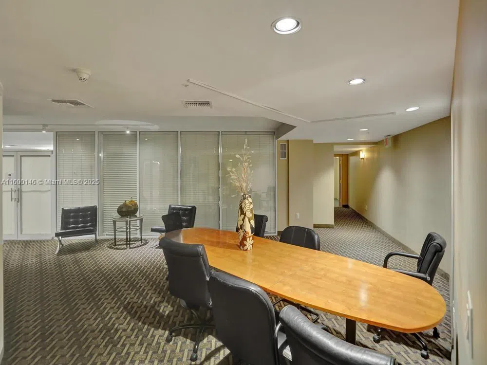 3370 Hidden Bay Dr #1208 Aventura, FL 33180