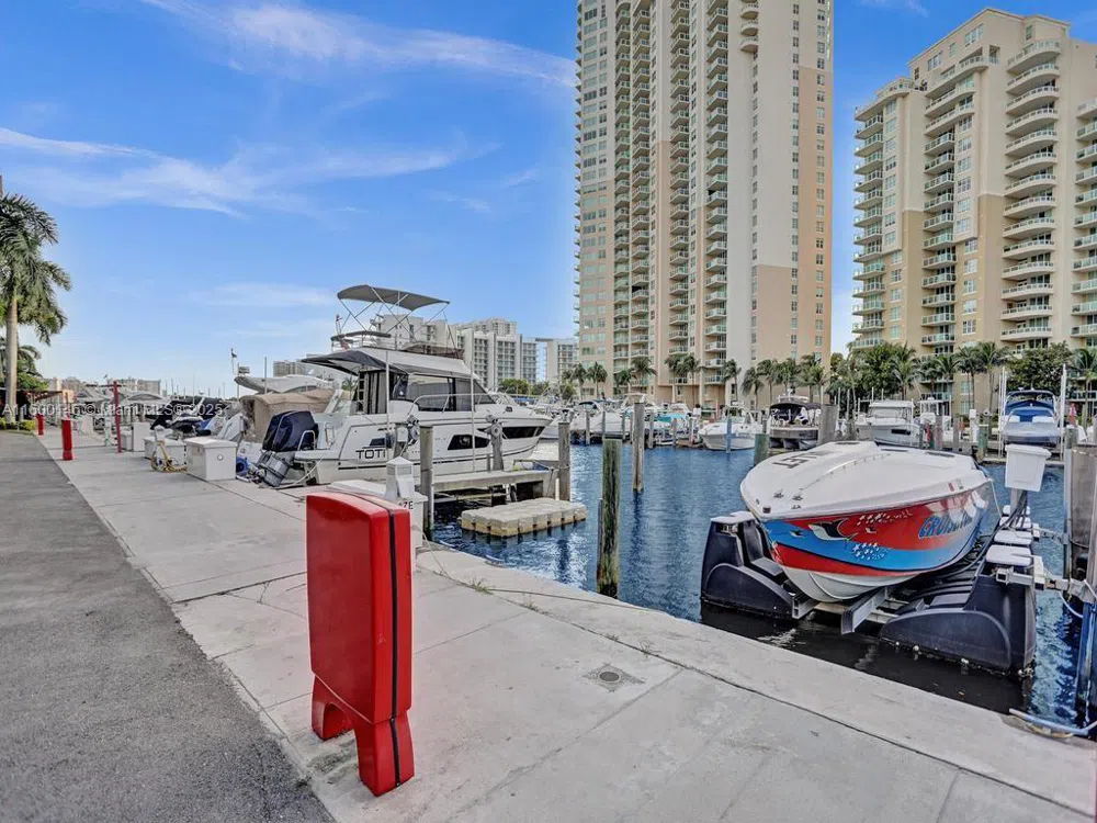 3370 Hidden Bay Dr #1208 Aventura, FL 33180