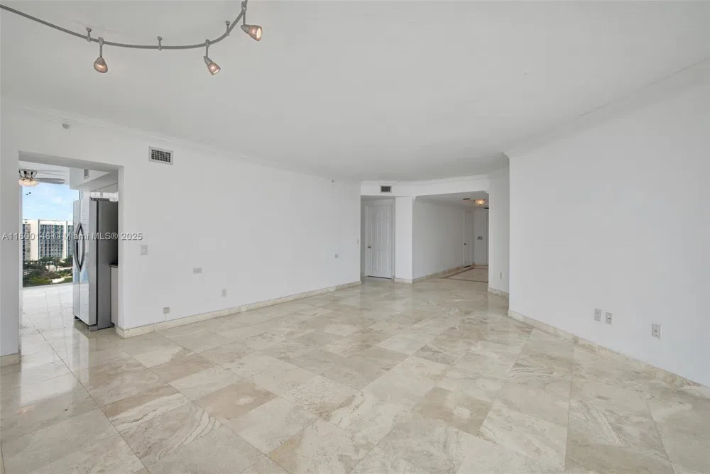 3370 Hidden Bay Dr #1208 Aventura, FL 33180