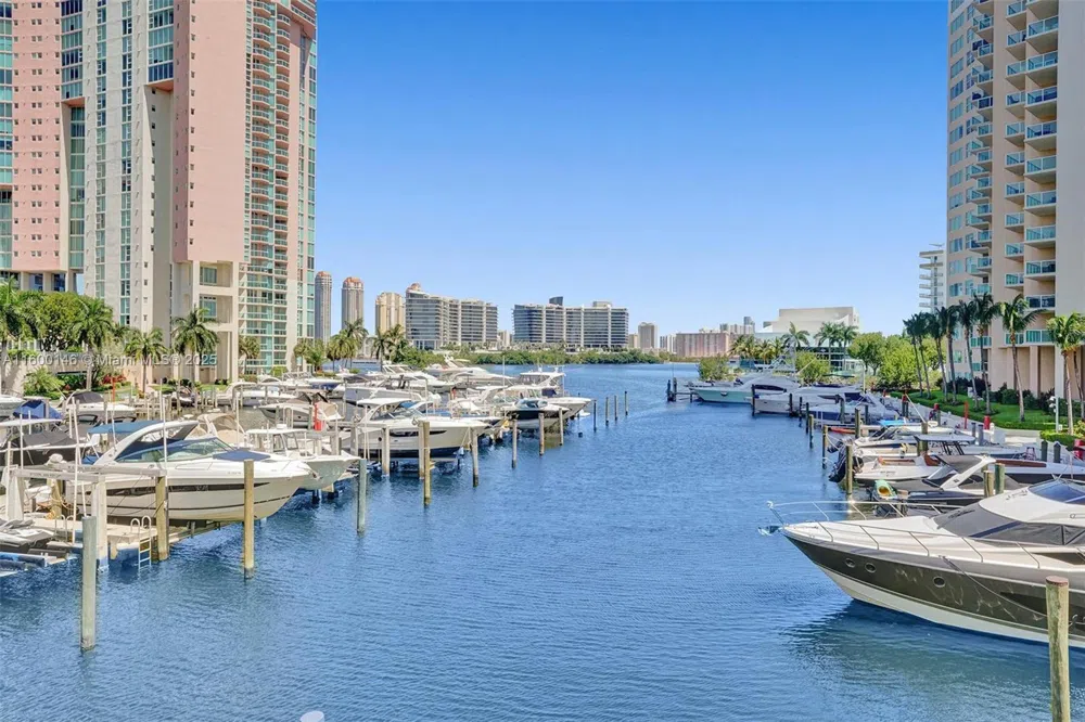 3370 Hidden Bay Dr #1208 Aventura, FL 33180