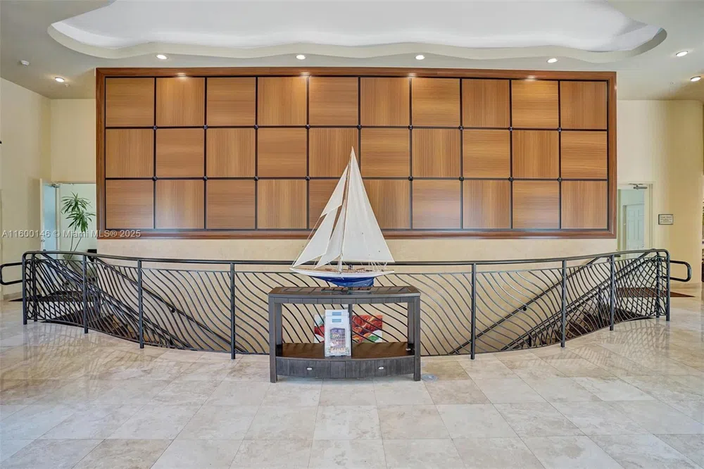 3370 Hidden Bay Dr #1208 Aventura, FL 33180