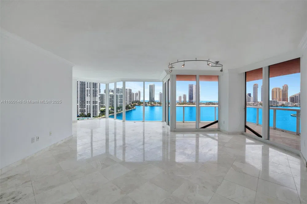 3370 Hidden Bay Dr #1208 Aventura, FL 33180