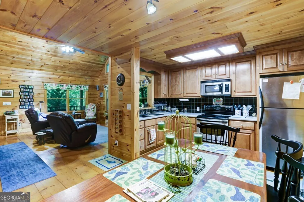 1380 Deerfield RD Young Harris, GA 30582