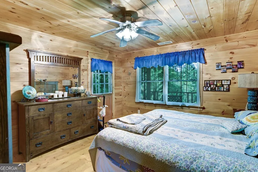 1380 Deerfield RD Young Harris, GA 30582