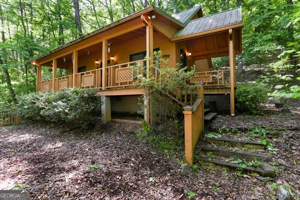 1380 Deerfield RD Young Harris, GA 30582