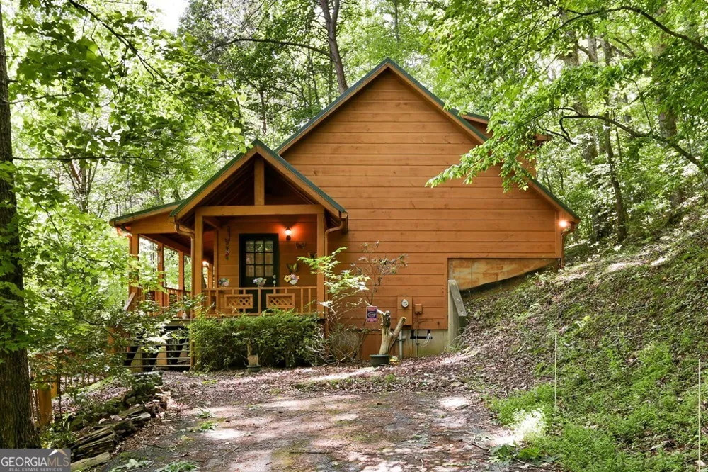 1380 Deerfield RD Young Harris, GA 30582