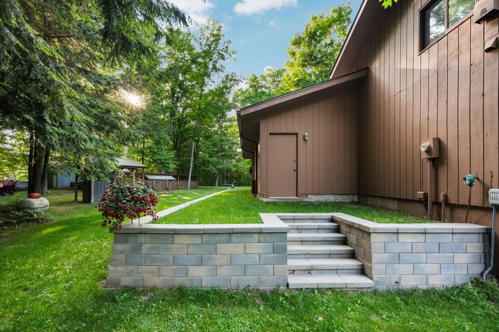 6634 Newcosta Avenue Mecosta Township, MI 49346