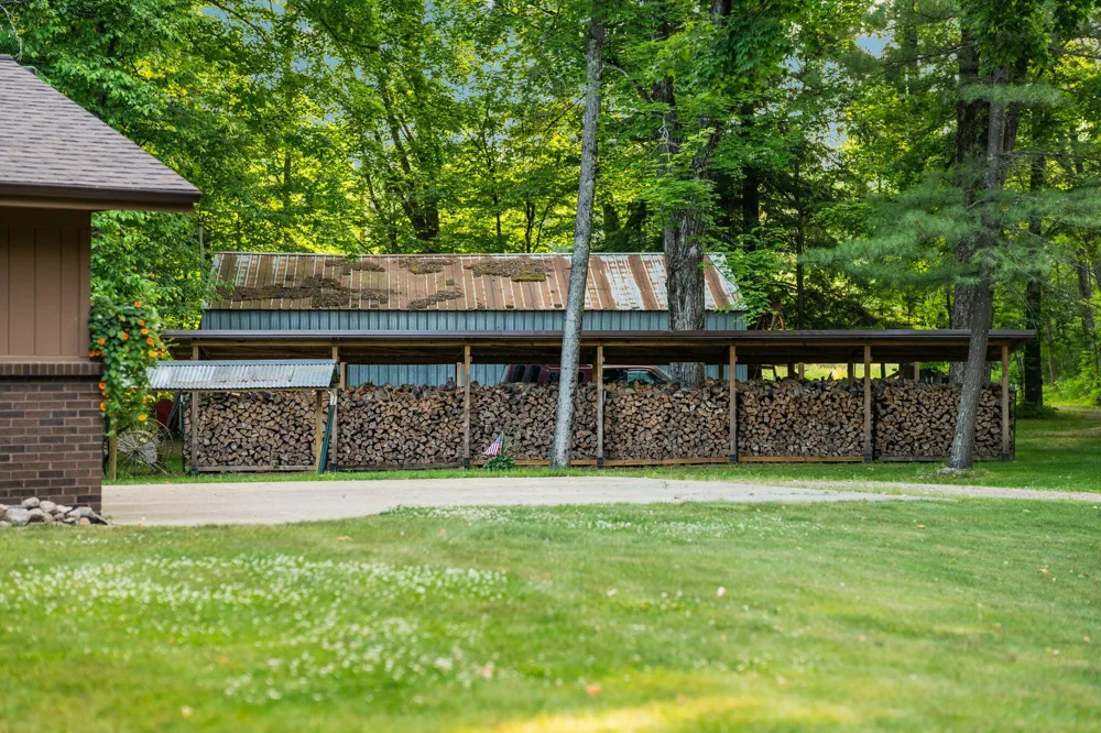 6634 Newcosta Avenue Mecosta Township, MI 49346
