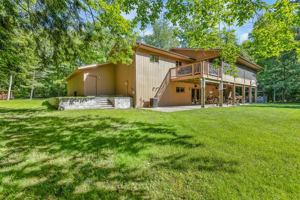 6634 Newcosta Avenue Mecosta Township, MI 49346