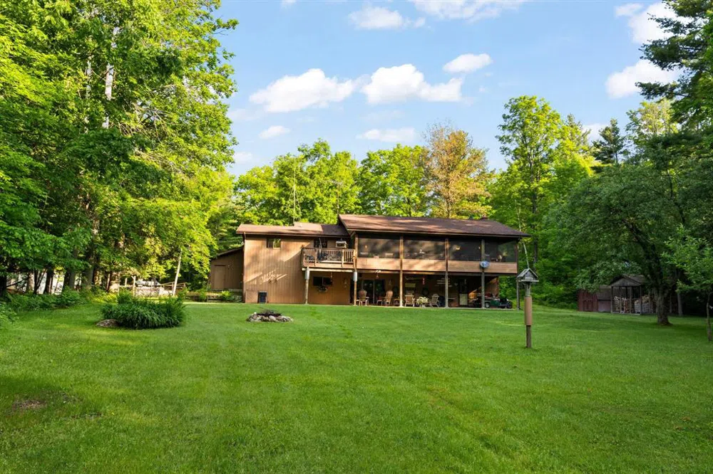 6634 Newcosta Avenue Mecosta Township, MI 49346