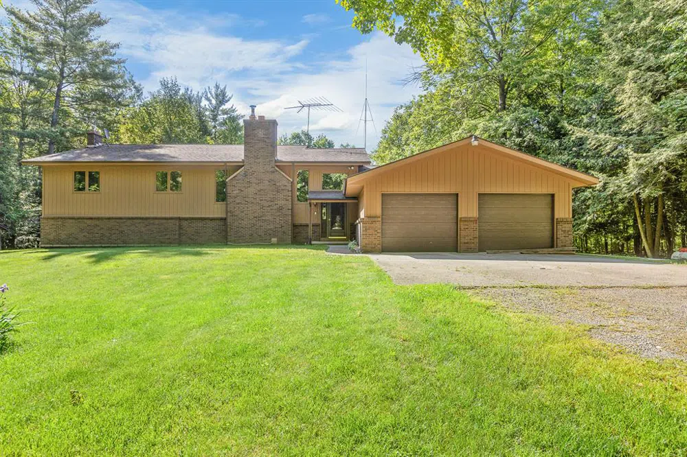 6634 Newcosta Avenue Mecosta Township, MI 49346