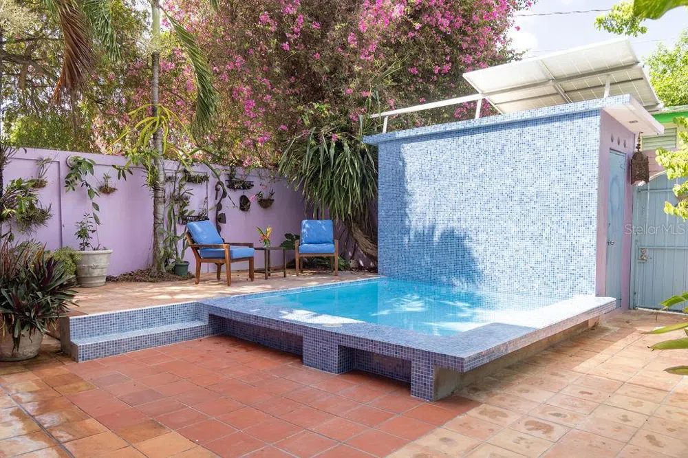 393 CALLE JOSE SUEIRO Vieques, PR 00765