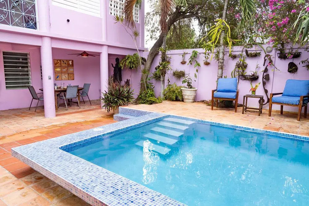 393 CALLE JOSE SUEIRO Vieques, PR 00765