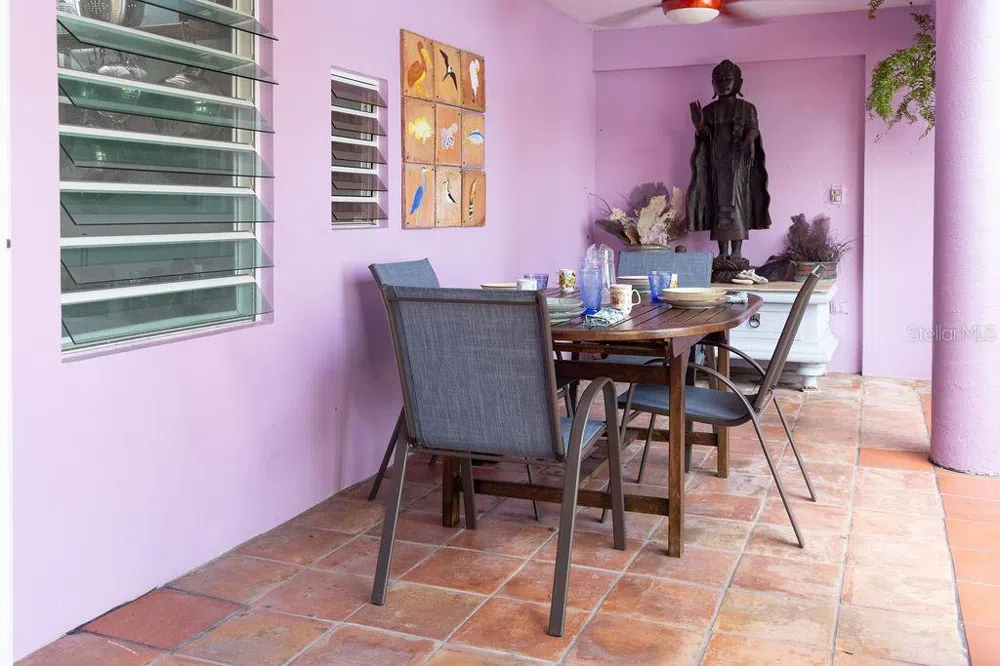 393 CALLE JOSE SUEIRO Vieques, PR 00765