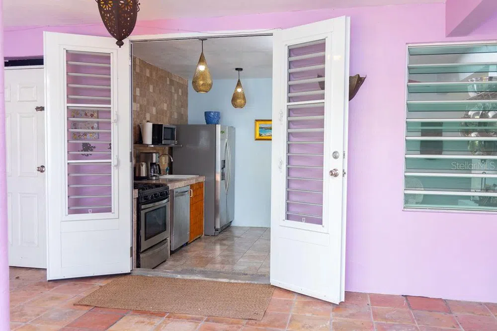 393 CALLE JOSE SUEIRO Vieques, PR 00765