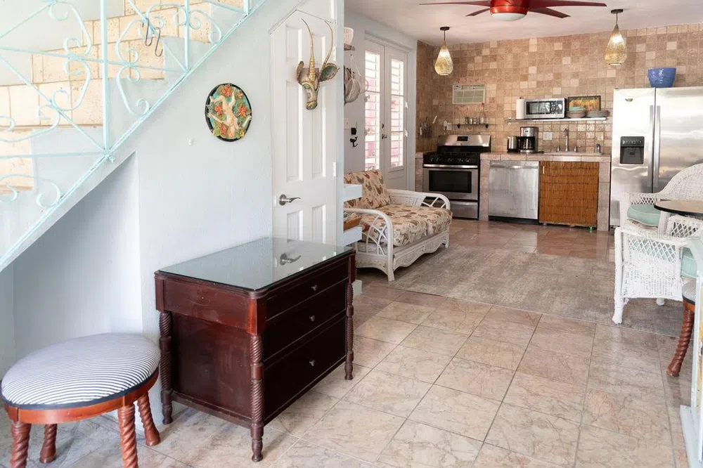 393 CALLE JOSE SUEIRO Vieques, PR 00765