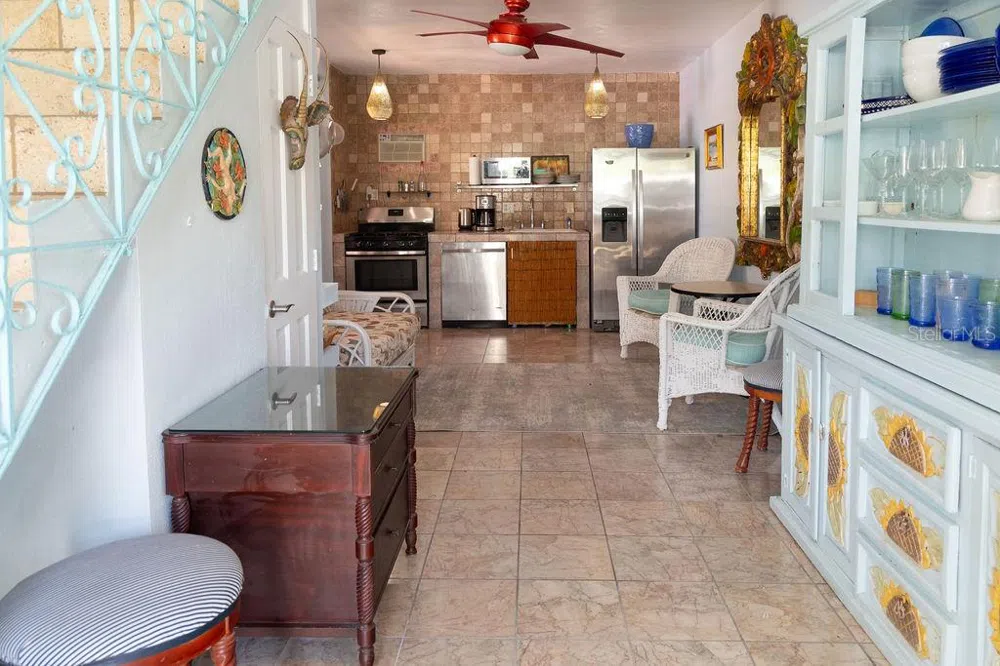 393 CALLE JOSE SUEIRO Vieques, PR 00765