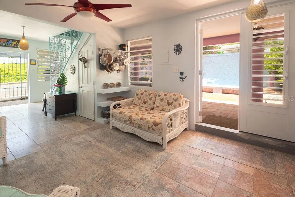 393 CALLE JOSE SUEIRO Vieques, PR 00765