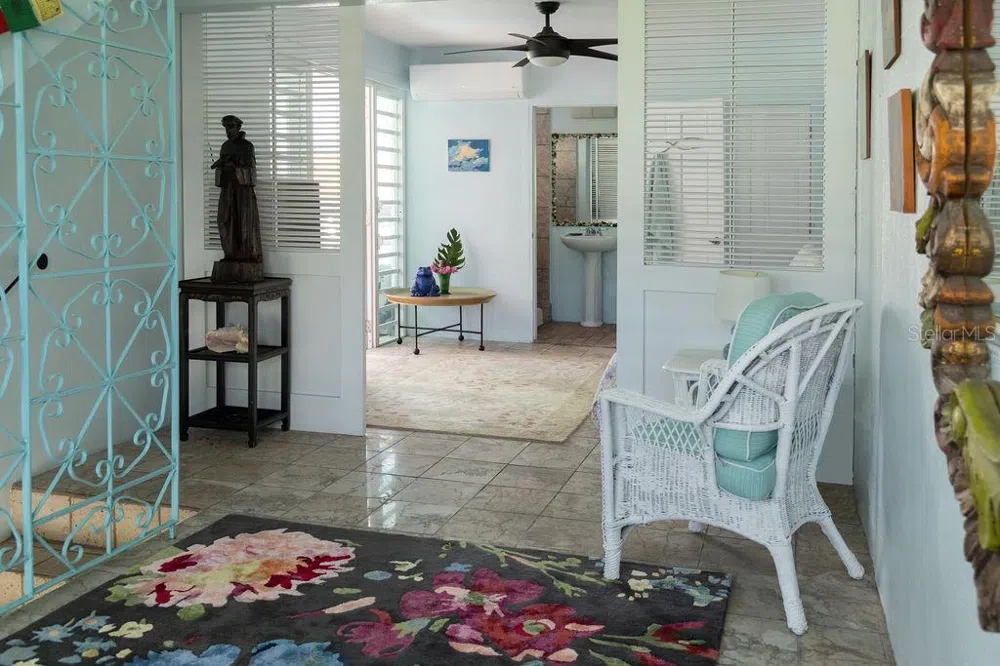 393 CALLE JOSE SUEIRO Vieques, PR 00765