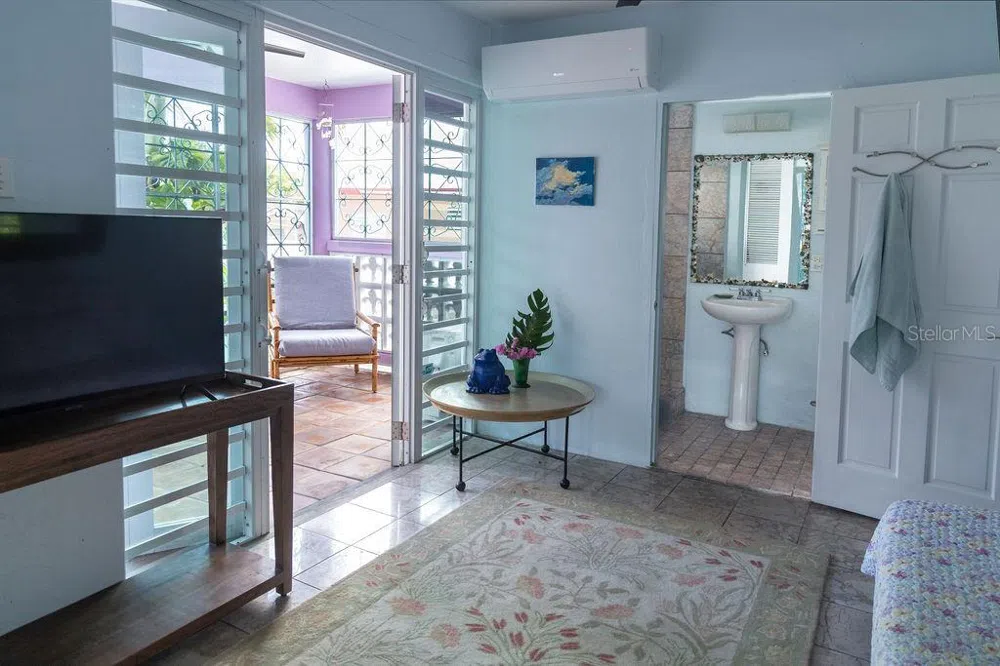 393 CALLE JOSE SUEIRO Vieques, PR 00765