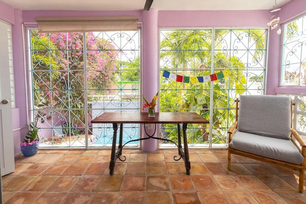 393 CALLE JOSE SUEIRO Vieques, PR 00765