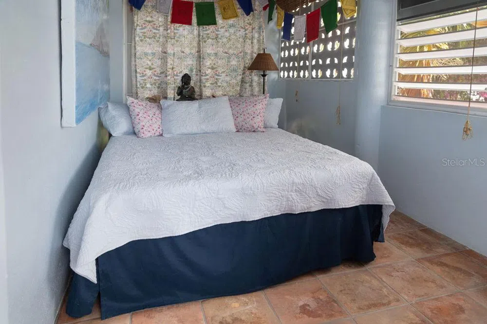 393 CALLE JOSE SUEIRO Vieques, PR 00765