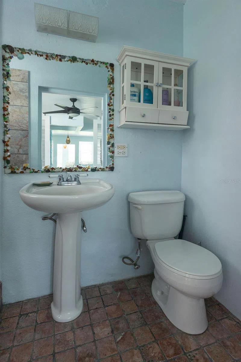 393 CALLE JOSE SUEIRO Vieques, PR 00765
