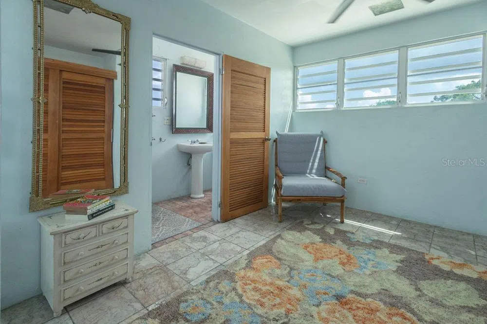 393 CALLE JOSE SUEIRO Vieques, PR 00765