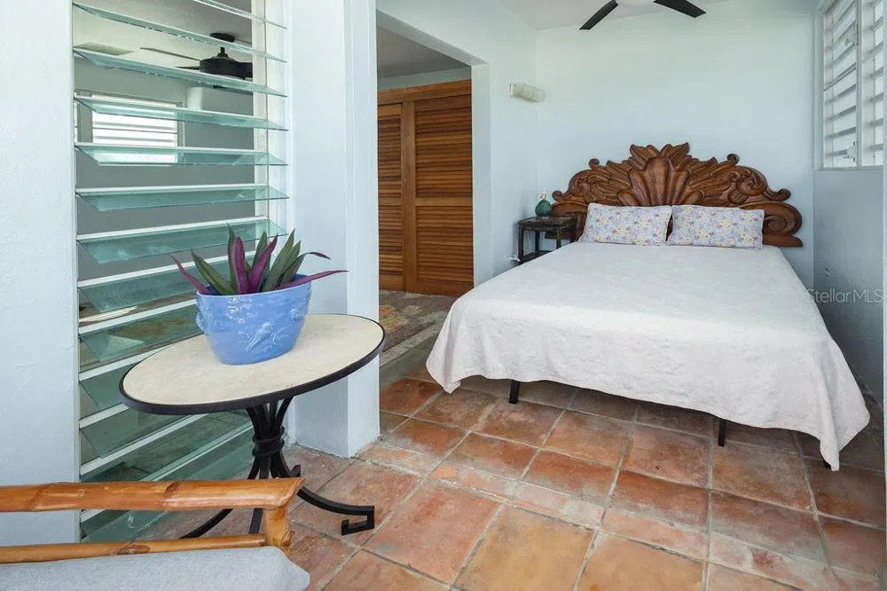 393 CALLE JOSE SUEIRO Vieques, PR 00765