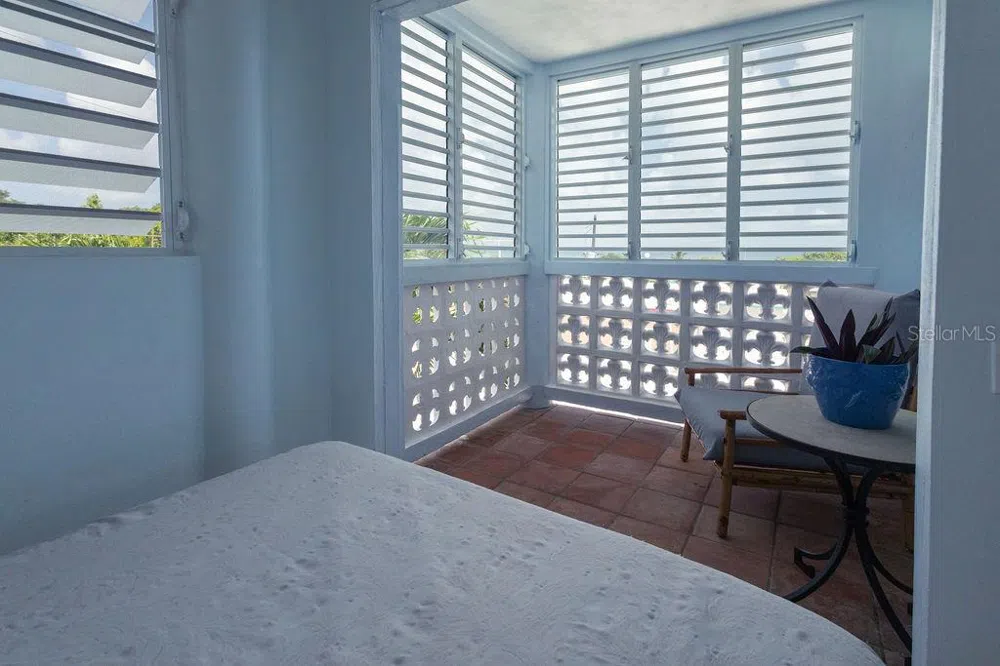 393 CALLE JOSE SUEIRO Vieques, PR 00765