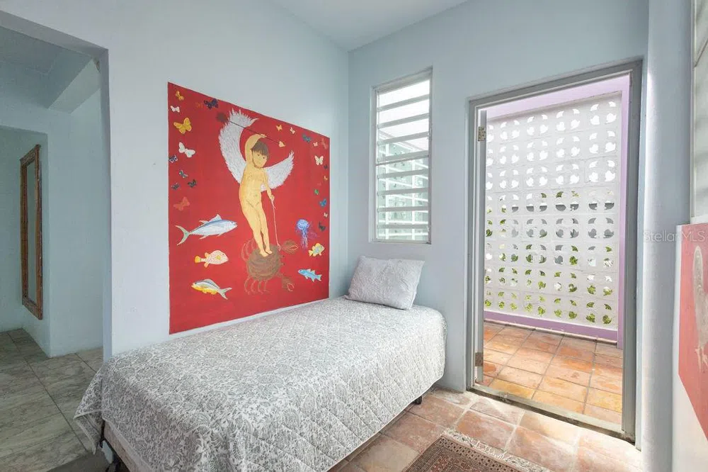 393 CALLE JOSE SUEIRO Vieques, PR 00765
