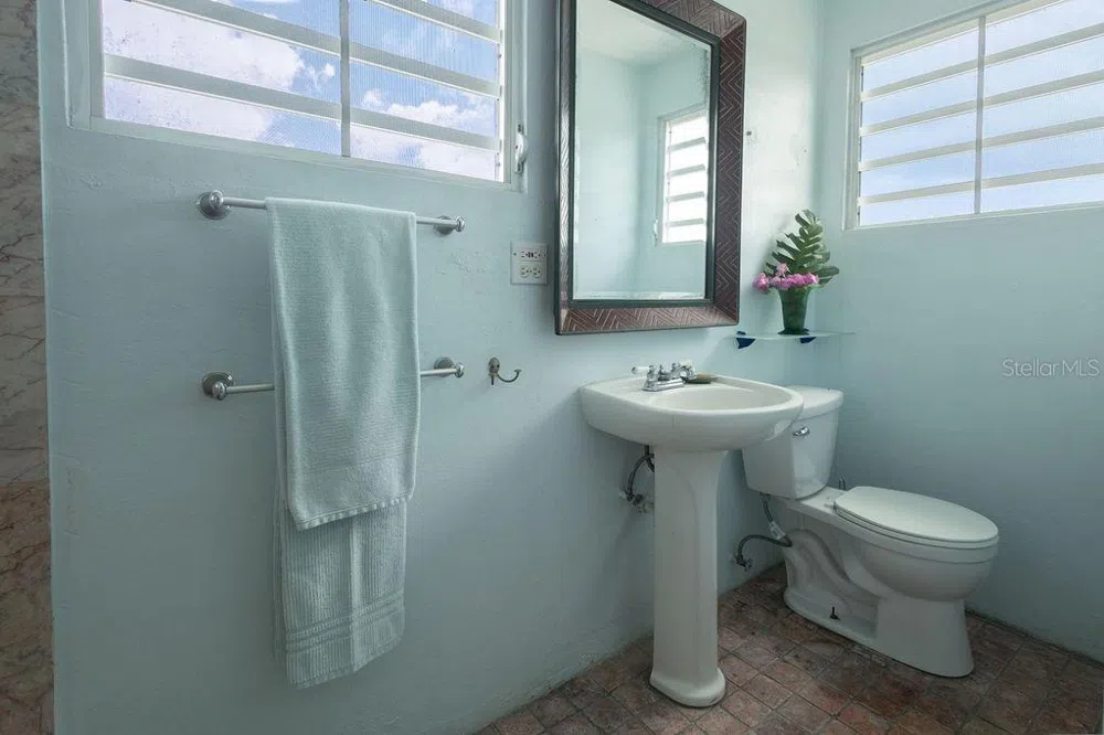 393 CALLE JOSE SUEIRO Vieques, PR 00765