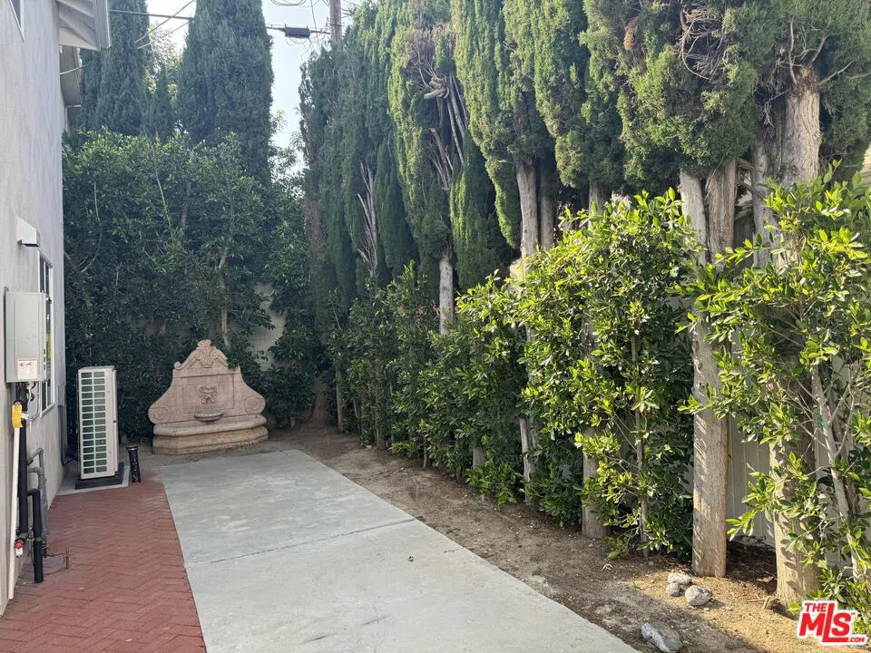 821 Lorraine Boulevard Los Angeles, CA 90005
