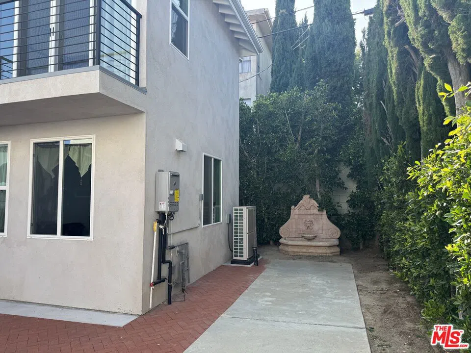 821 Lorraine Boulevard Los Angeles, CA 90005