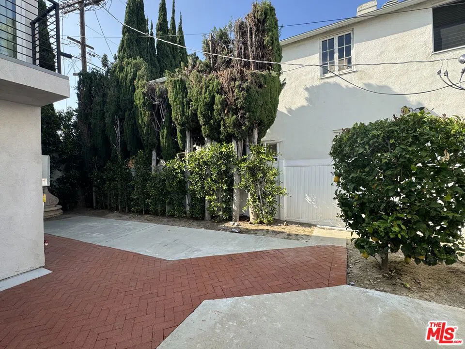 821 Lorraine Boulevard Los Angeles, CA 90005