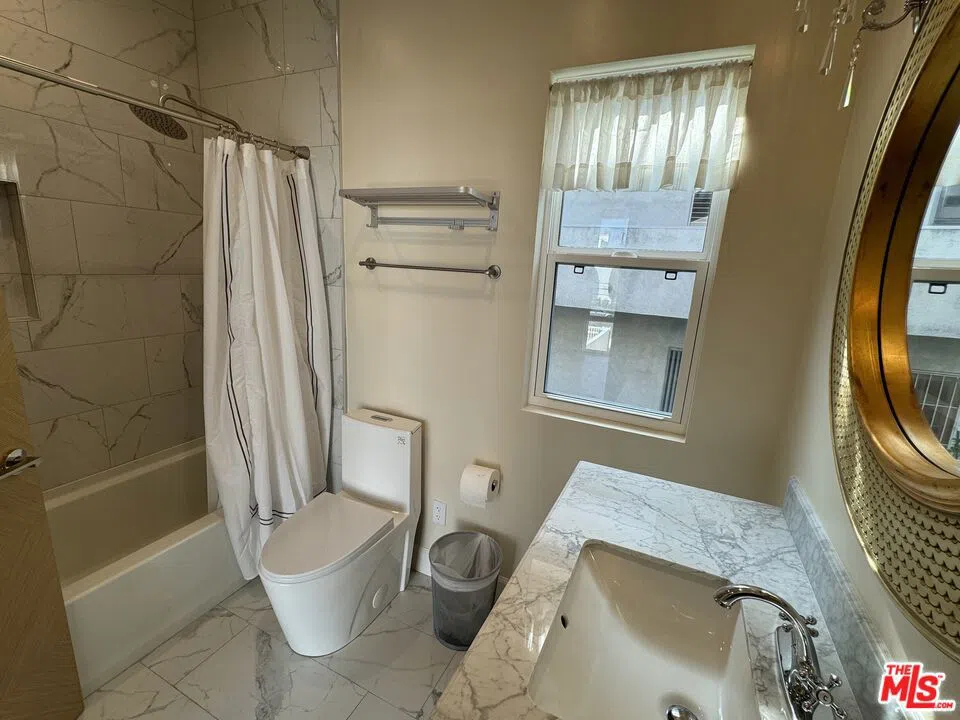821 Lorraine Boulevard Los Angeles, CA 90005