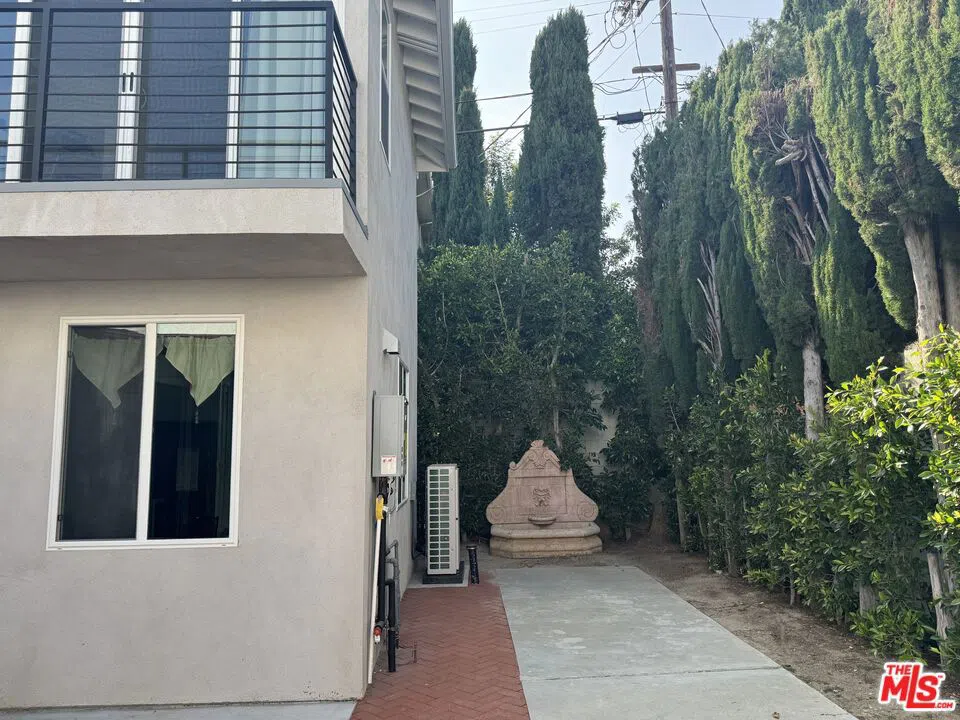 821 Lorraine Boulevard Los Angeles, CA 90005