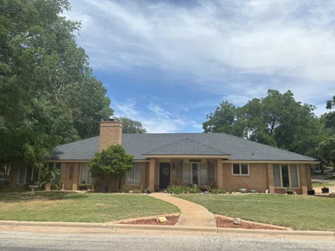 1 E Brookhollow Drive