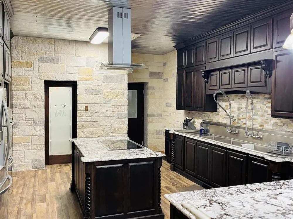 1089 Tennyson Road Bronte, TX 76933