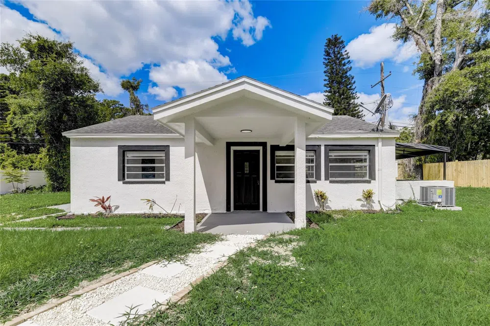 2600 S CRYSTAL LAKE DRIVE Orlando, FL 32806
