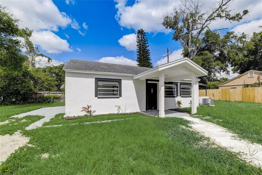 2600 S CRYSTAL LAKE DRIVE Orlando, FL 32806