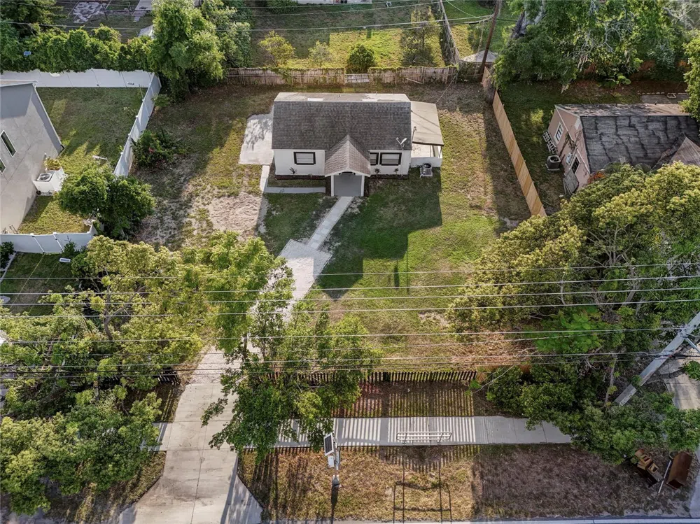 2600 S CRYSTAL LAKE DRIVE Orlando, FL 32806